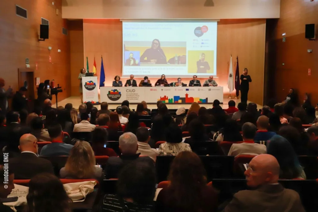 Durante los días 19 a 21 de noviembre pasado, se celebró en la Universidad de Granada el VII Congreso Internacional Universidad y Discapacidad (CIUD), organizado por la Fundación ONCE con la colaboración de otras importantes entidades, superando y potenciando las ediciones anteriores, ya de gran incidencia en el ámbito internacional desde su primera aparición.